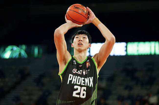 战报08:30 墨西哥美洲队 0-0（120分钟3-0）塔格雷斯 两回合4-1夺冠西甲-皇马4-1黄潜暂升榜首 迪亚斯贝林厄姆破门西甲第17轮，皇马主场迎战比利亚雷亚尔。